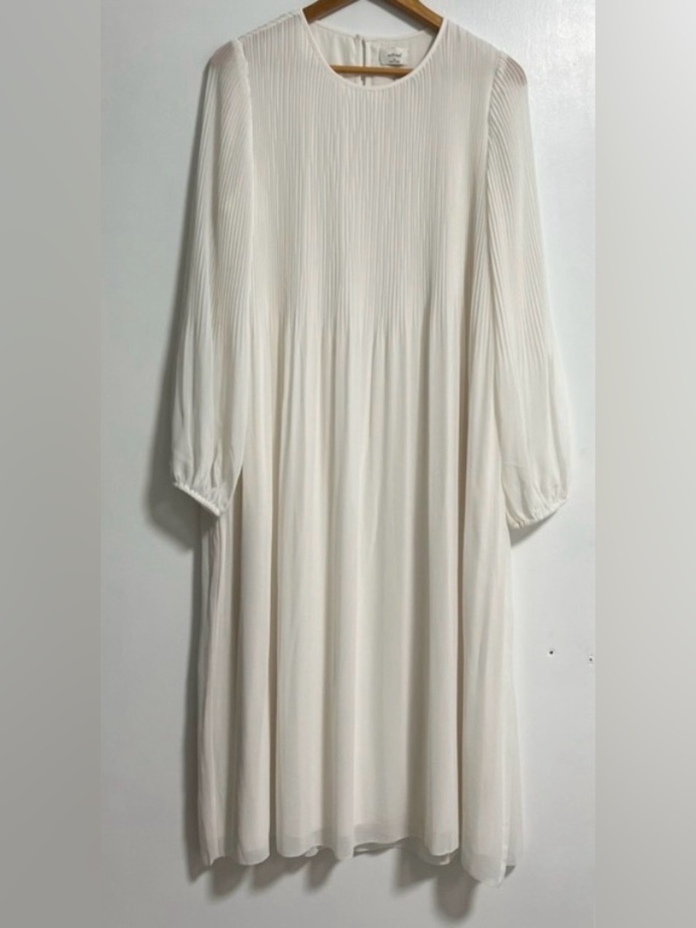 Aritzia Daydreamer Long Sleeve White Midi Dress size M
